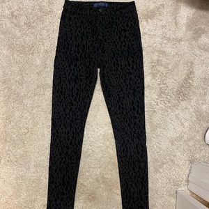 Skinny High Rise Jeans in Black Leopard Print